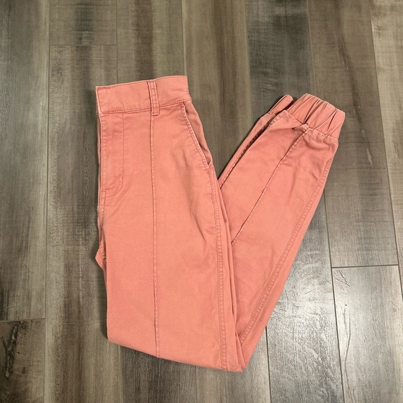 Hollister Ultra High Rise Cargo Jogger - Picture 1 of 4
